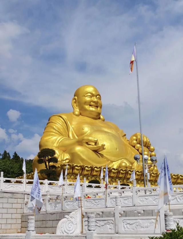 不输昆明！高铁可达20℃暖冬小城，泡温泉晒太阳水果随吃！人少物价低，6元就嗦粉！