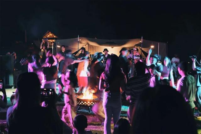 露营、垂钓……富阳这个村游客不断，越来越红火！