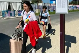 笑麻了！全红婵的家当！就算世界冠军陈若琳，也要背徒弟的娃娃！图片