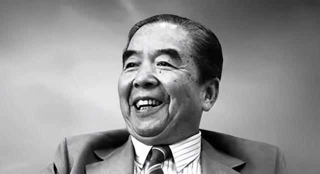 1996年，他与董建华竞选特首失败，没想到，却成了香港头号包租公