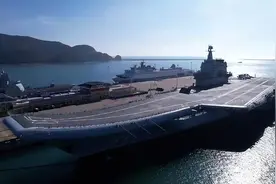 卫星影像显示山东舰抵菲附近海域，外媒猜测有“威慑”之意？军事专家解读图片