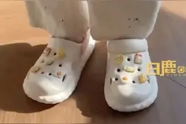 久穿洞洞鞋容易得脚气？医生建议穿洞洞鞋时配纯棉袜子图片