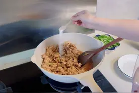 我把“不粘锅”换回“铁锅”后，有些话不吐不快，太真实了！图片