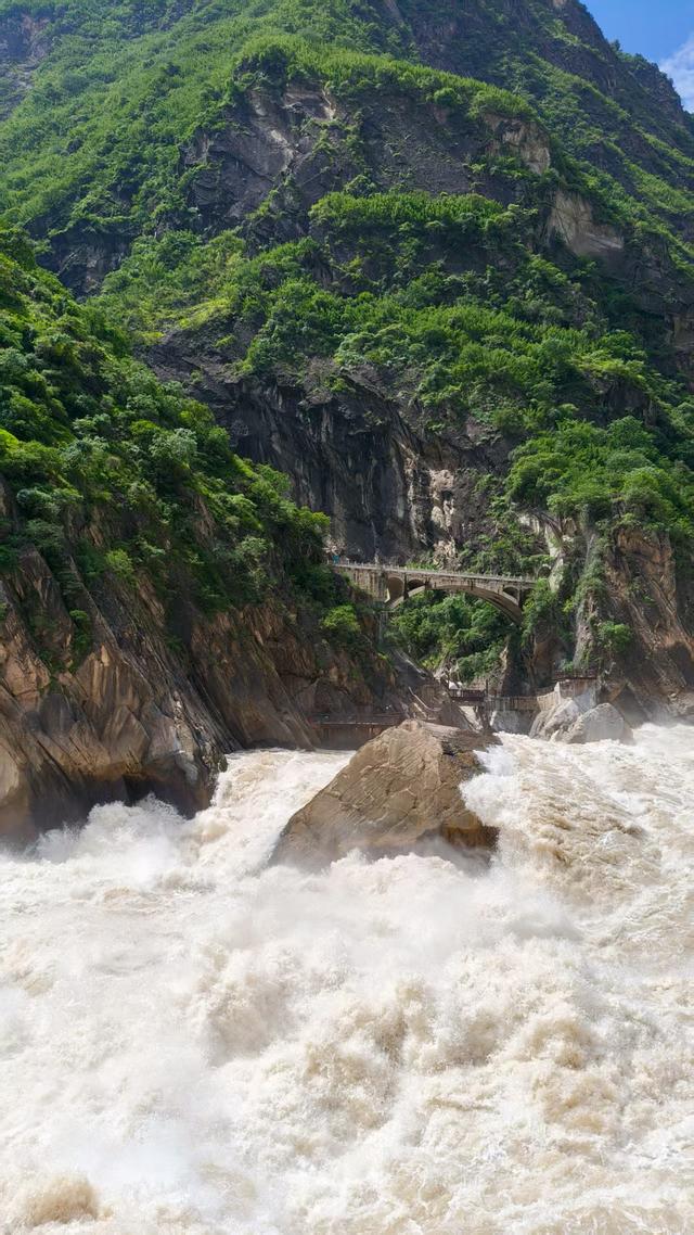 名城诵读百姓讲堂走进虎跳峡 沉浸式感悟长江精神