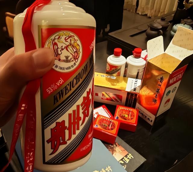茅台酒瓶上没有“这2字”，多半是假酒，下次买时，别买错了！