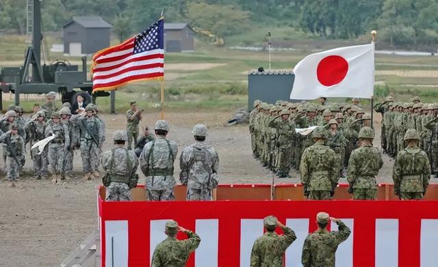 高市还没登上访美飞机，美日突然联手派兵，决不许中国改变现状？