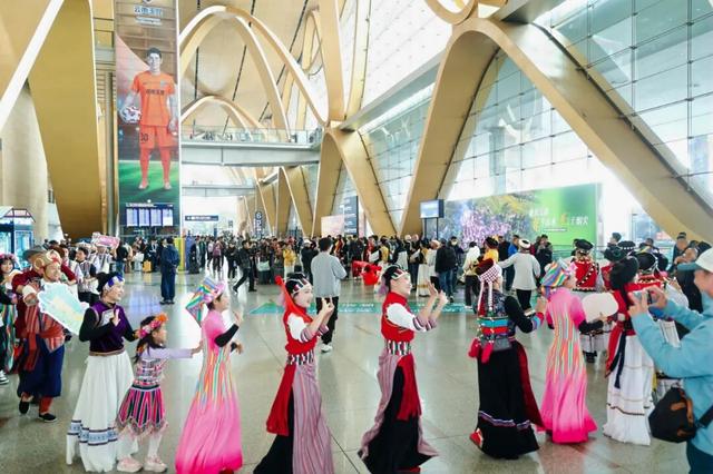 “怒江浪潮——文旅创意快闪”活动在昆明长水机场圆满落幕