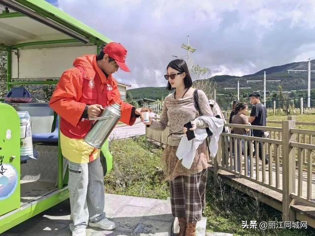 玉龙雪山假期服务暖人心：坚守身影绘就动人风景