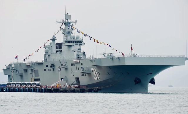 中国歼-35垂直起降型出世，双发串联设计颠覆传统！