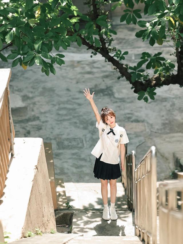 甘肃兰州一校花，楚楚动人	，倾国倾城，这气质堪称校园天花板