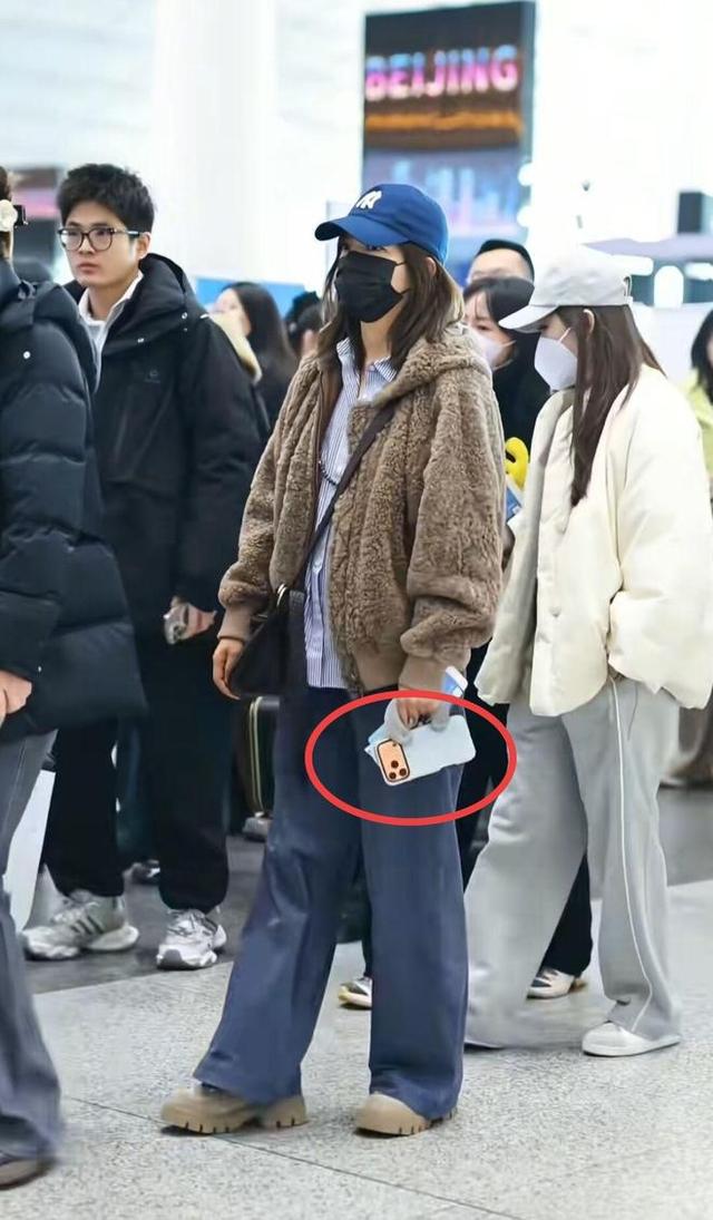 因胃癌去世传闻真相大白半年，49岁赵薇近况曝光，琼瑶真没说错