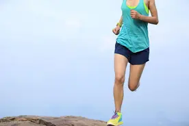 都是顶级缓震，慢跑鞋之王，和跑鞋中的劳斯莱斯，到底谁更强？图片