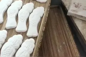 儿子去姥姥家过年，17天后竟然趴我怀里痛哭泪洒衣襟。儿子长大了图片