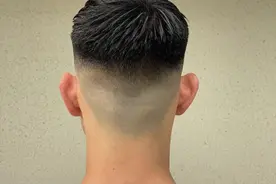 男发别乱剪了，这几种发型帅气精神，白发大叔剪完都能年轻好几岁图片