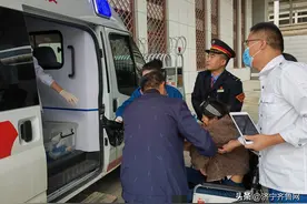 济宁：女乘客胃腹痛难忍 “小惠微善”服务队携手医护紧急救助图片
