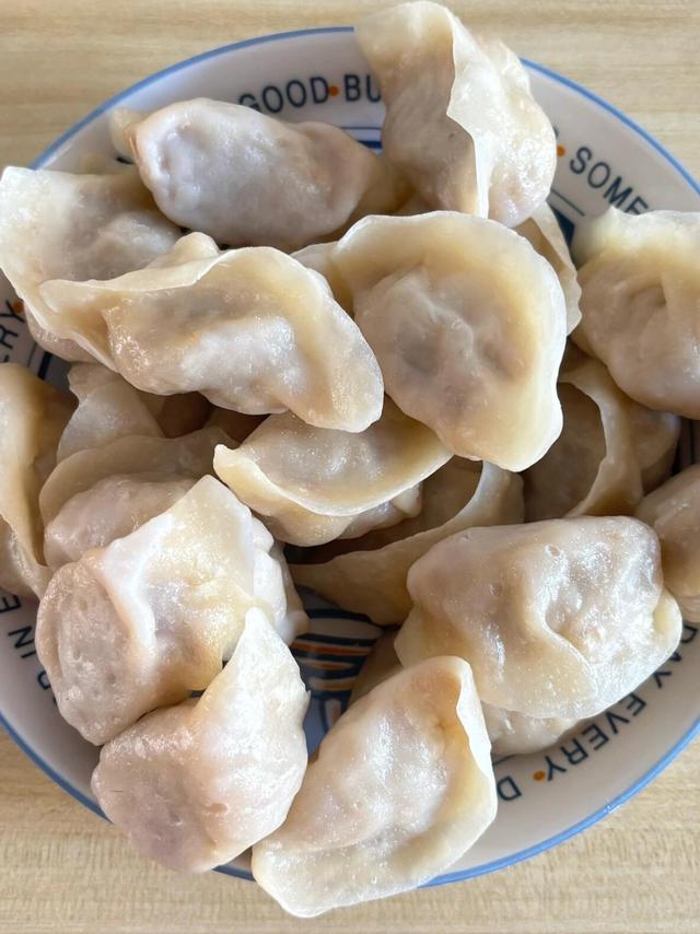 冬至吃饺子，萝卜芹菜都靠边站，这馅才是首选，太香了！