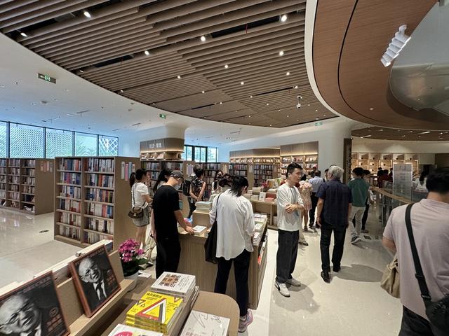 多图直击湾区之眼开业首日：新型阅读空间最热，随处遇见惊喜