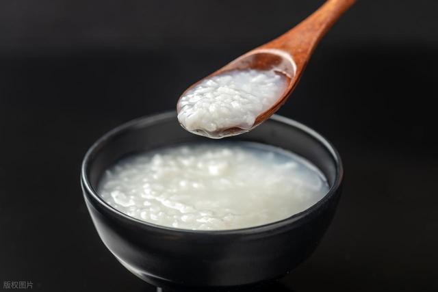 糖尿病不能吃米饭？英国专家：不想血糖飙升，少吃这5种食物