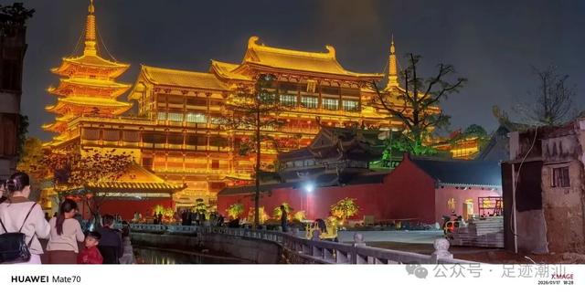 揭阳双峰寺夜景火出圈！鎏金灯光里，梦回大唐盛世