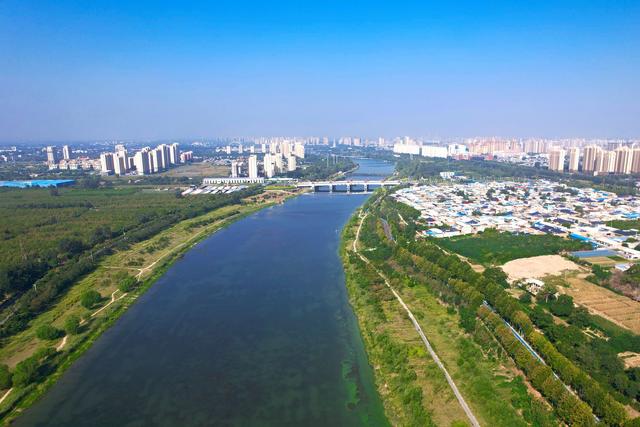 邢台华庄泉景区，众多市民专程来此取水，成为千年泉城的独特一景