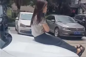 不惯着！女子520当天爬上男友奔驰引擎盖上演惊魂大戏，生死时速图片