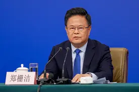 中国年度GDP总量近135万亿元 对世界经济增长贡献率30%左右图片