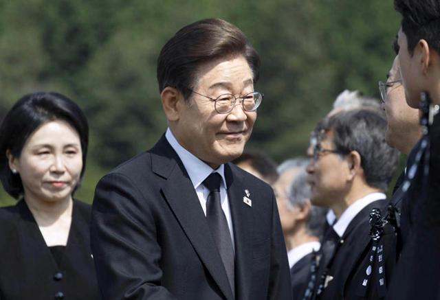 高市天塌了，李在明提前站队，台湾人入境，必须承认台湾属于中国