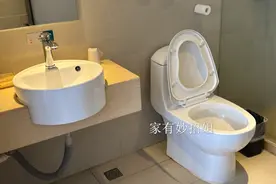 提醒大家：马桶冲水时，最好别做这4件事！费水费马桶还可能伤身图片