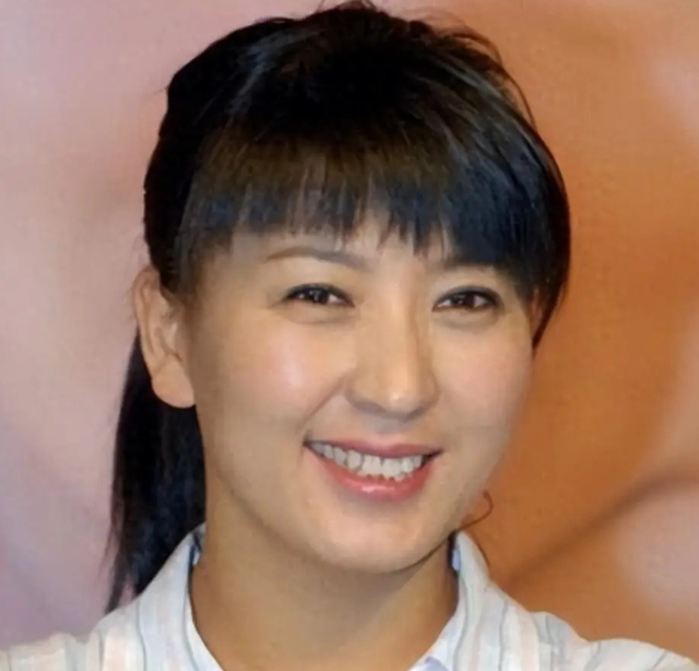 保持安静吧！明星“酸黄瓜”事件再升级，失去代言，官媒点名