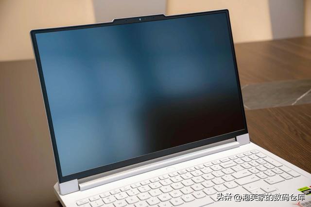 5070还是60？拯救者R9000P 8945HX+5070深度体验 白色性能再加50%