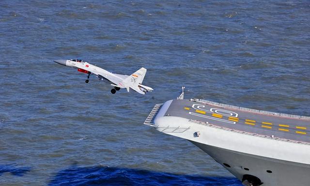 比高市早苗还强硬？日防卫大臣公开喊话中国，9个字掀起轩然大波