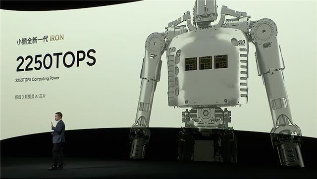 会走猫步！小鹏发布新一代人形机器人IRON：用上全固态电池