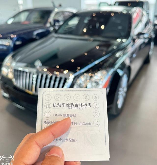 万达总部停车场，偶遇“王健林”的奥迪A8和埃尔法停一起