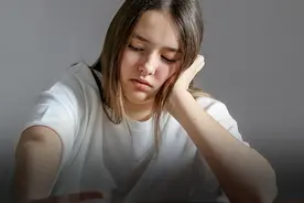 很多孩子成年后和父母不亲，原因是这1个图片