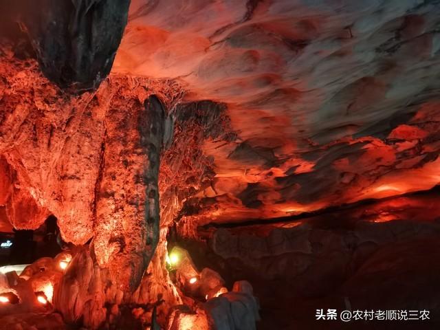 金华双龙洞是一处以其独特的地貌和丰富的景观而闻名。