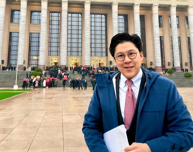 三连升！霍启刚官宣喜讯，新身份给郭晶晶长脸，让李嘉诚不敢吭声