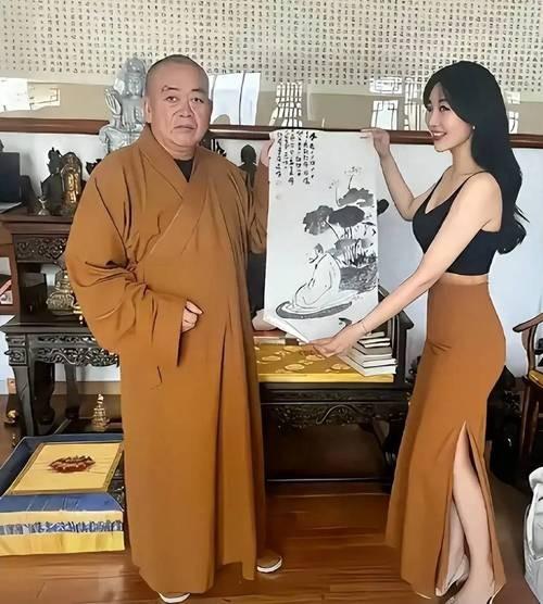 李湘不忍了！坦白与释永信的真实关系，亲吻照的真相终于大白