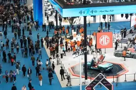 合资反击、自主向上、智驾降温与机器人爆火，2025上海车展：为中国、在创新图片