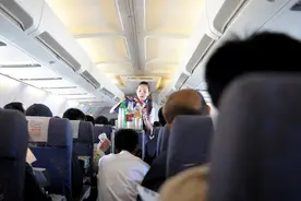 飞机座椅上的“taxi”什么意思？千万别翻译成“出租车”！图片