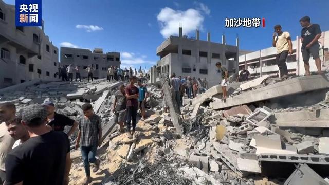 加沙墓地里，流离失所加沙人与逝者“共居”：孩子们晚上不敢出去