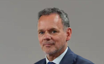 荷兰傻眼了！刚跟着美国卡中国光刻机，转头就被卖了