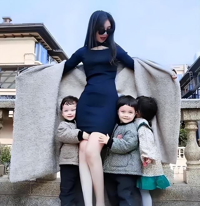 花50万买英国精子生3娃，7年后山东女子现状曝光：她后悔了吗？