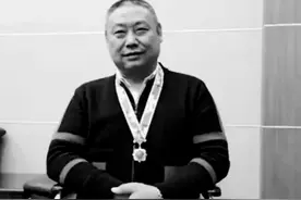 老山战士痛失双腿提分手，被女友带着父亲找上门：我这辈子认命了图片