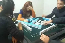 麻将桌上的婚外情。县城的女人出轨率惊人，特别是打麻将的女人图片