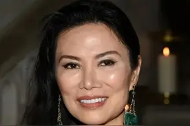 她与多国总统绯闻不断，野心悍妇！离婚后更是狂赚200多亿！图片