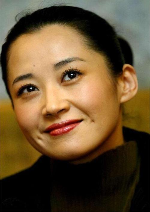 她一生“风流成性	、老少通吃	”	，撩汉无数，现如今56岁却依旧单身