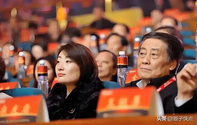 41天反转！宗馥莉重启娃哈哈，60亿现金换品牌寿命！真正的狠人！