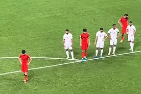 再降薪就没人踢了！前国脚暴怒发声：国足已经降到日韩的三分之一图片