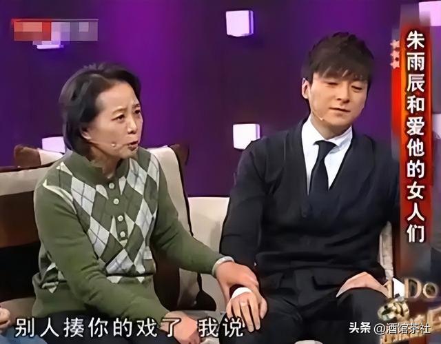 窒息的妈宝男！被母亲拆散三段感情后，46岁他仍单身无一女孩敢嫁