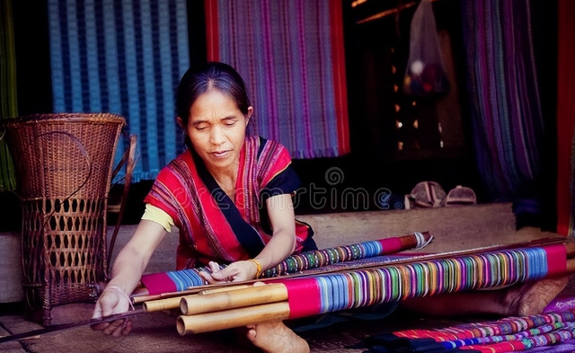 亚洲最穷国，落后中国30年，女性却惊人开放？很多土豪都想去定居